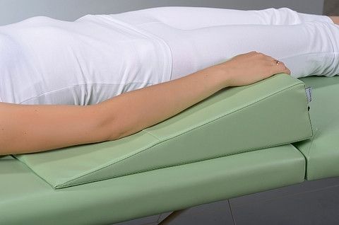 Klin do masażu kończyny górnej przy obrzękach (54x22x12 cm)