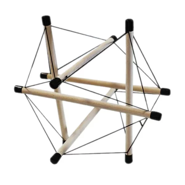 Kołki połączone gumkami - figura geometryczna 3D.